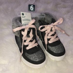 OshKosh Girls toddler shoe size 6 new with tags